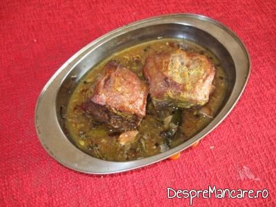 Spata de porc gata coapta pentru spata de porc cu legume si costita, la cuptor.