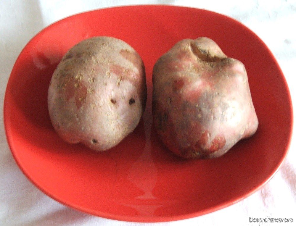 Cartofi rosii pentru pulpe de rata cu cartofi copti.