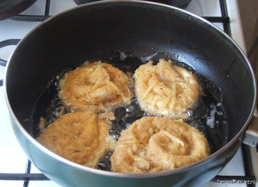 Prajire maduvioare pregatite ca pane-uri, in ulei de floarea soarelui.