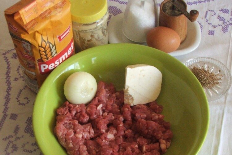 Hamburgheri de vitel cu cartofi impanati, la cuptor.
