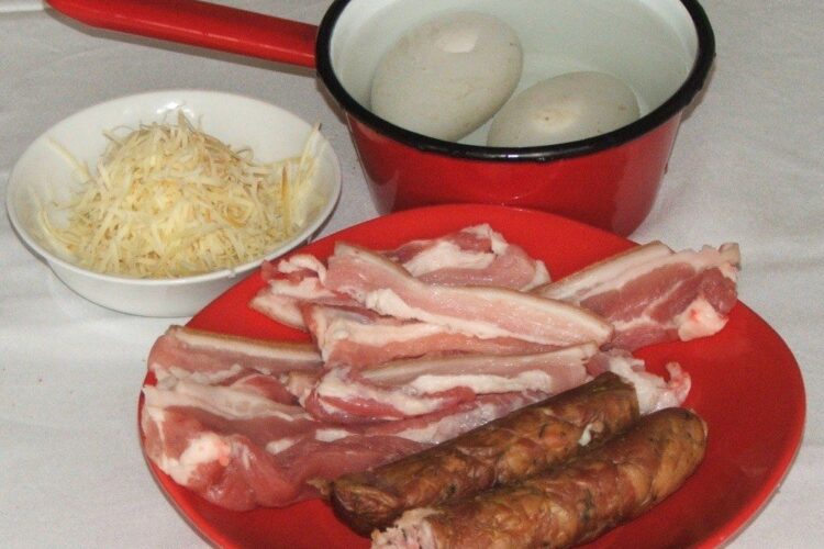 Ingrediente de trebuinta pentru porcarele cu cartofi prajiti si ou de gasca.