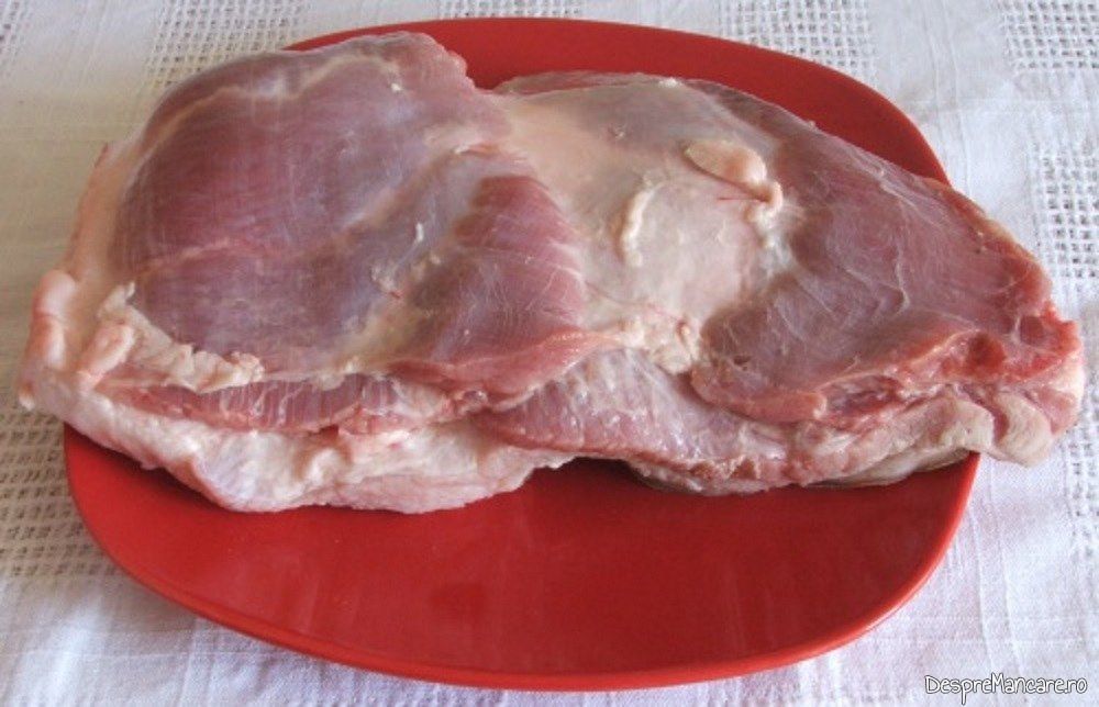 Fleica de porc utilizata pentru rulada din fleica de porc cu sorici si ficatei de curcan.