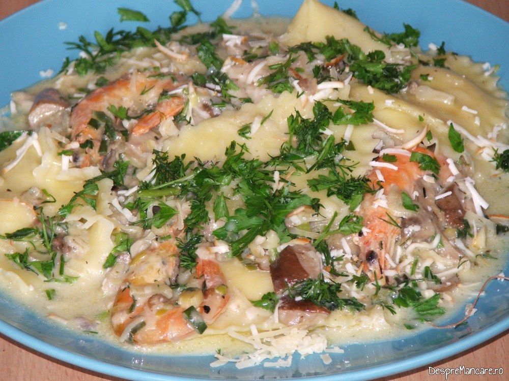 paste Panzerotti umplute cu crab plus creveti in sos de praz ciuperci si smantana 16
