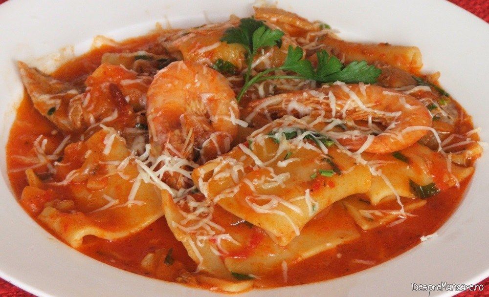 paste Paccheri Giganti cu creveti in sos de rosii