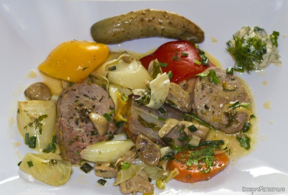 muschiulet de porc cu legume si ciuperci la tigaie in sos de smantana 17 Copy