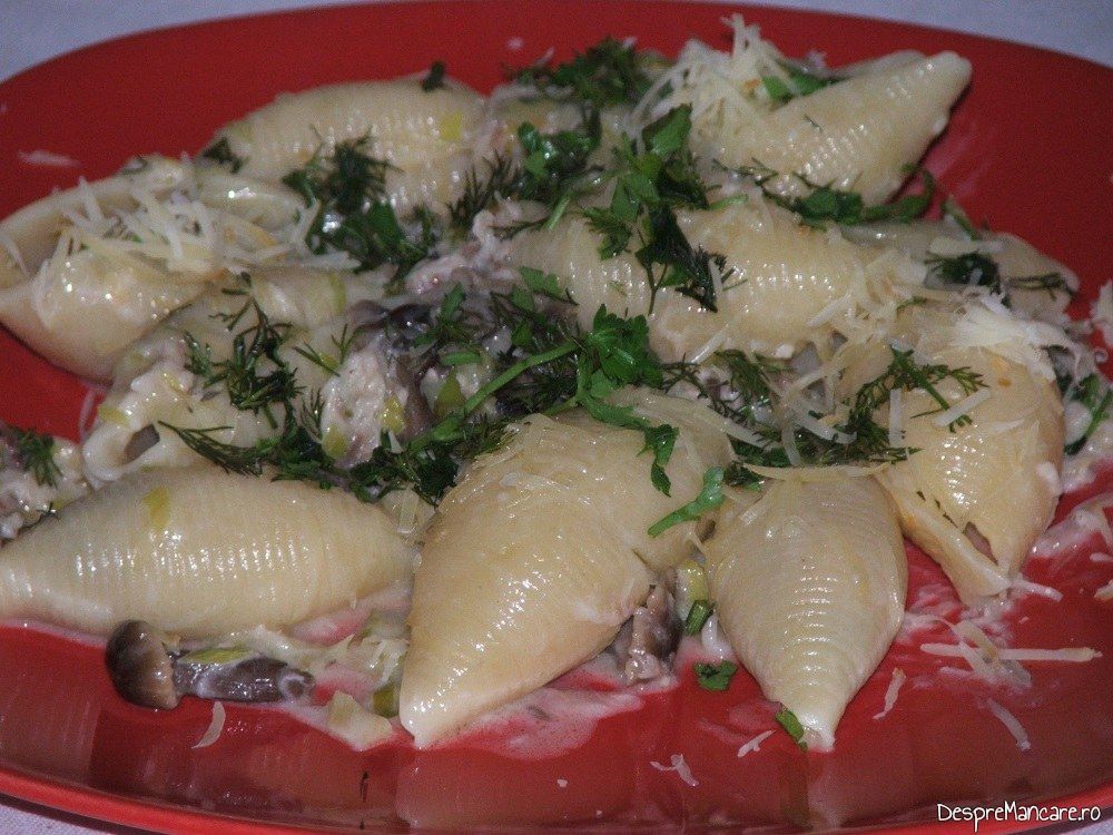 paste scoici conchiglioni giganti cu praz ciuperci si macrou afumat 10