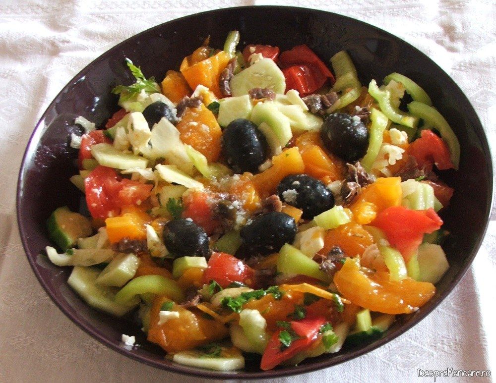 salata de rosii si castraveti cu ansoa masline si branza Copy