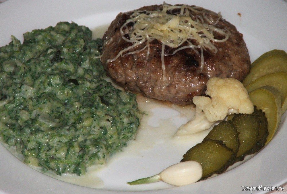 hamburgheri din carne tocata de vitel cu piure de tuchini si urzici 8