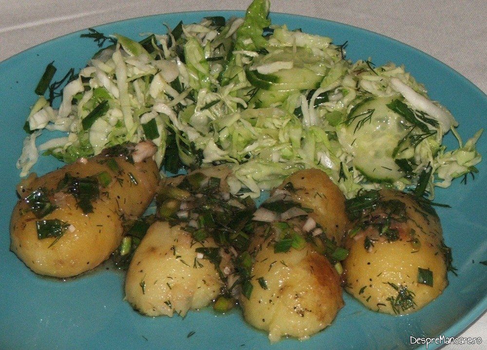 cartofi noi cu unt si mujdei de usturoi verde 8