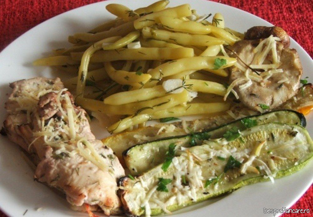 piept de gaina de curte macerat cu legume la gratar 16