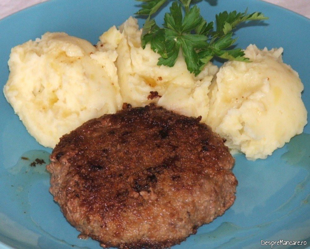 hamburgheri din carne de vitel cu piure de cartofi 25
