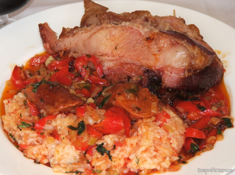 Piept de porc afumat cu pilaf bulgaresc de orez