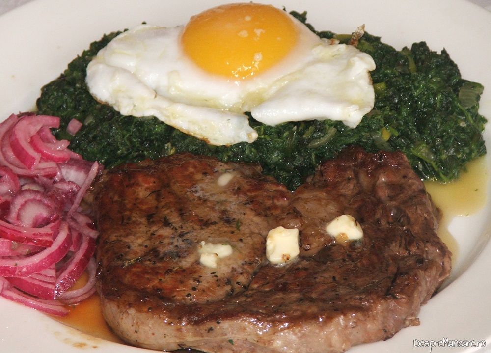 steak de vita la gratar cu urzici batute ou de rata si salata de ceapa rosie 8