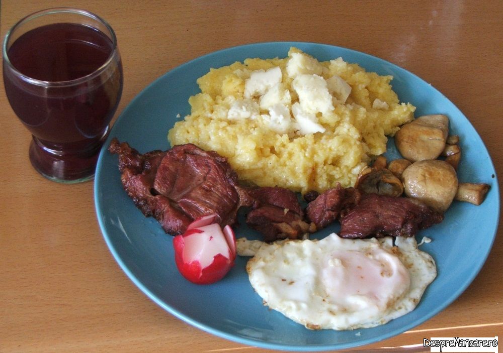pastrama de oaie cu mamaliga si ou ochi 1