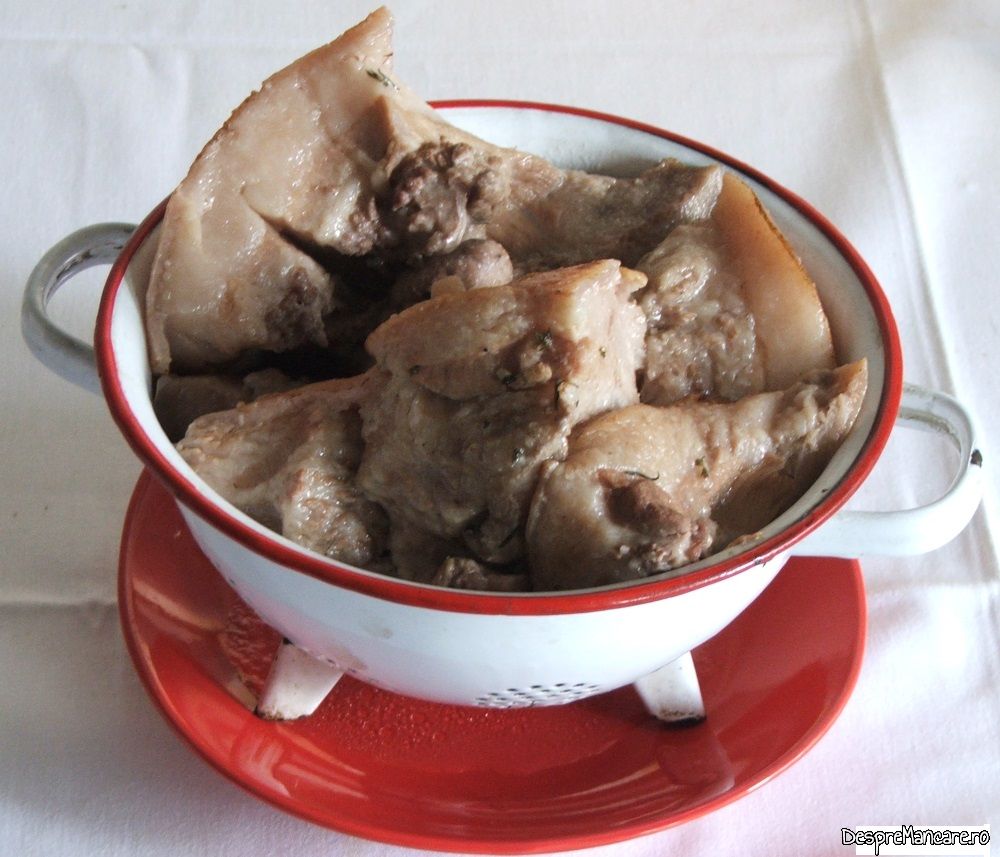 gusa de porc fiarta in zeama de varza si tavalita prin boia 5