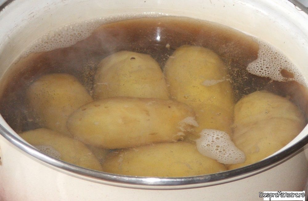 cartofi noi cu unt si mujdei de usturoi verde 2