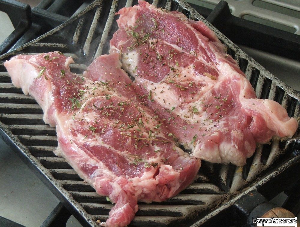 ceafa de porc la gratar cu gorgonzola 4