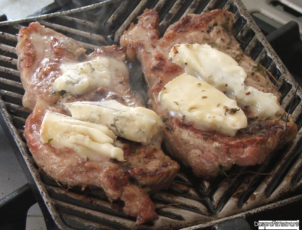 ceafa de porc la gratar cu gorgonzola 7