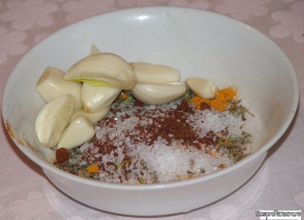 fleica de porc cu sorici la cuptor si carnati proaspeti la tigaie cu cartofi copti 1