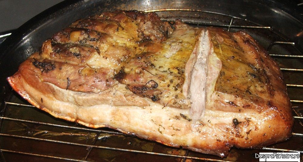 fleica de porc cu sorici la cuptor si carnati proaspeti la tigaie cu cartofi copti 10