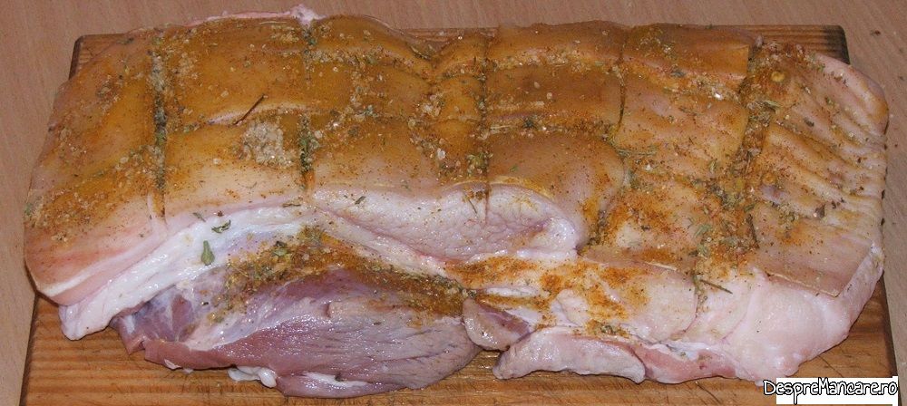 fleica de porc cu sorici la cuptor si carnati proaspeti la tigaie cu cartofi copti 4