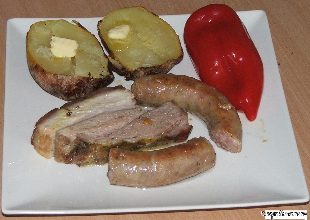 fleica de porc cu sorici la cuptor si carnati proaspeti la tigaie cu cartofi copti 9