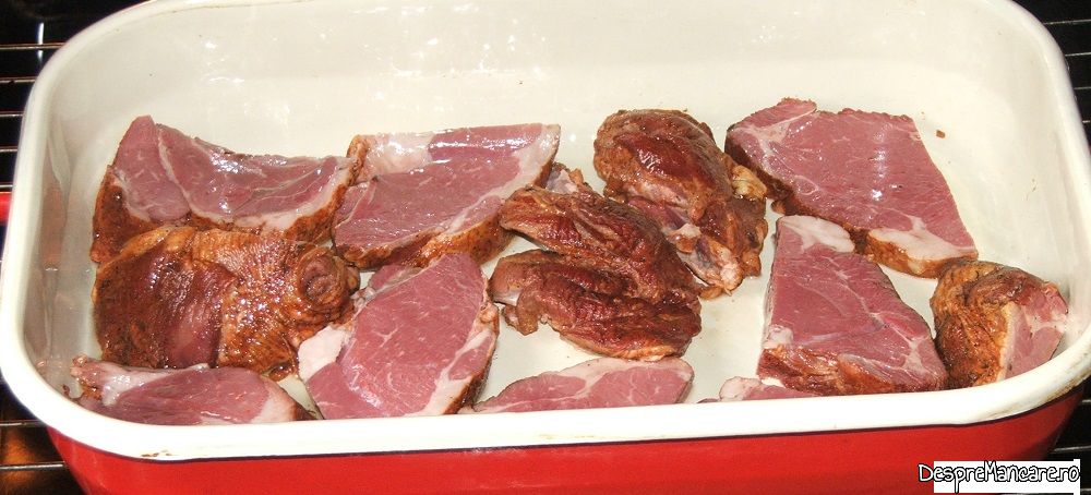 pastrama de oaie la cuptor cu piure de conopida si salata de varza rosie 1