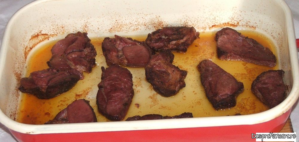 pastrama de oaie la cuptor cu piure de conopida si salata de varza rosie 2