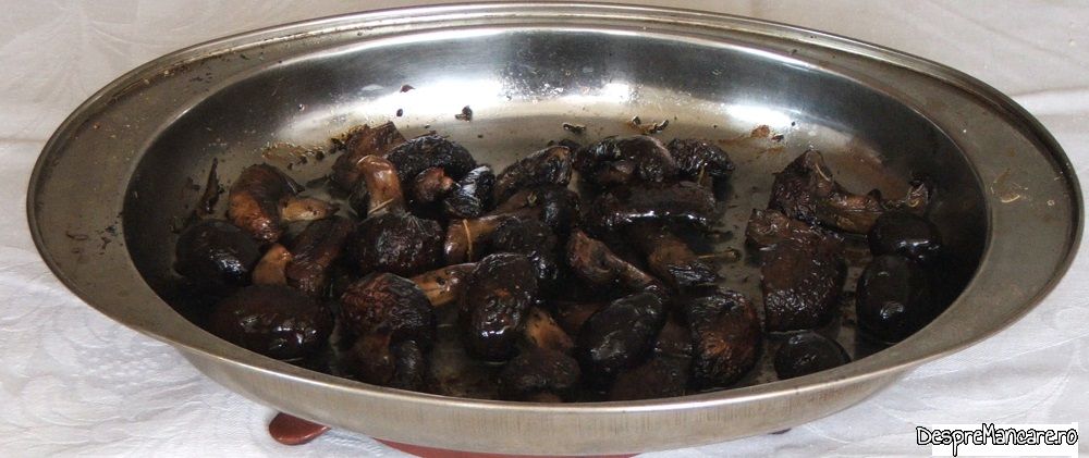 pulpe de gaina cu cartofi noi si ciuperci brune la cuptor 7