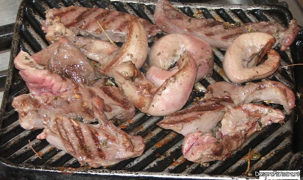 inima si rinichi de porc la gratar cu legume la tigaie 3