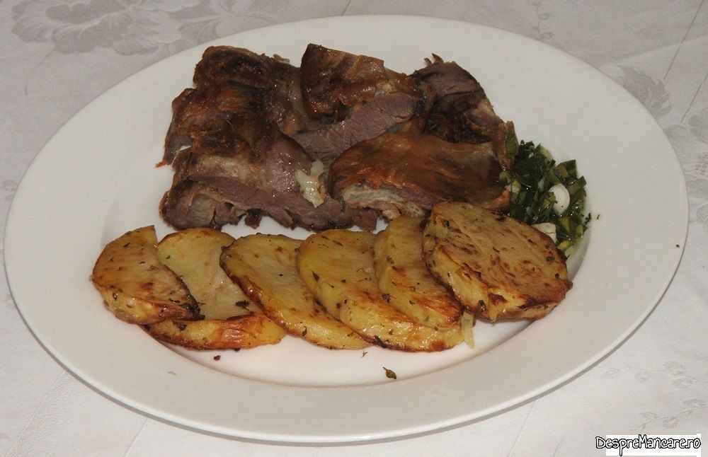 pastrama de ied cu cartofi la gril (9)