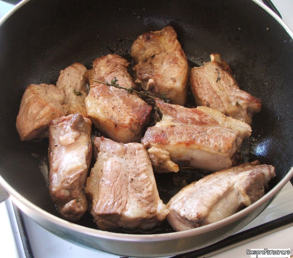 scarita de porc la tigaie cu paste in suc de rosii 8 Copy