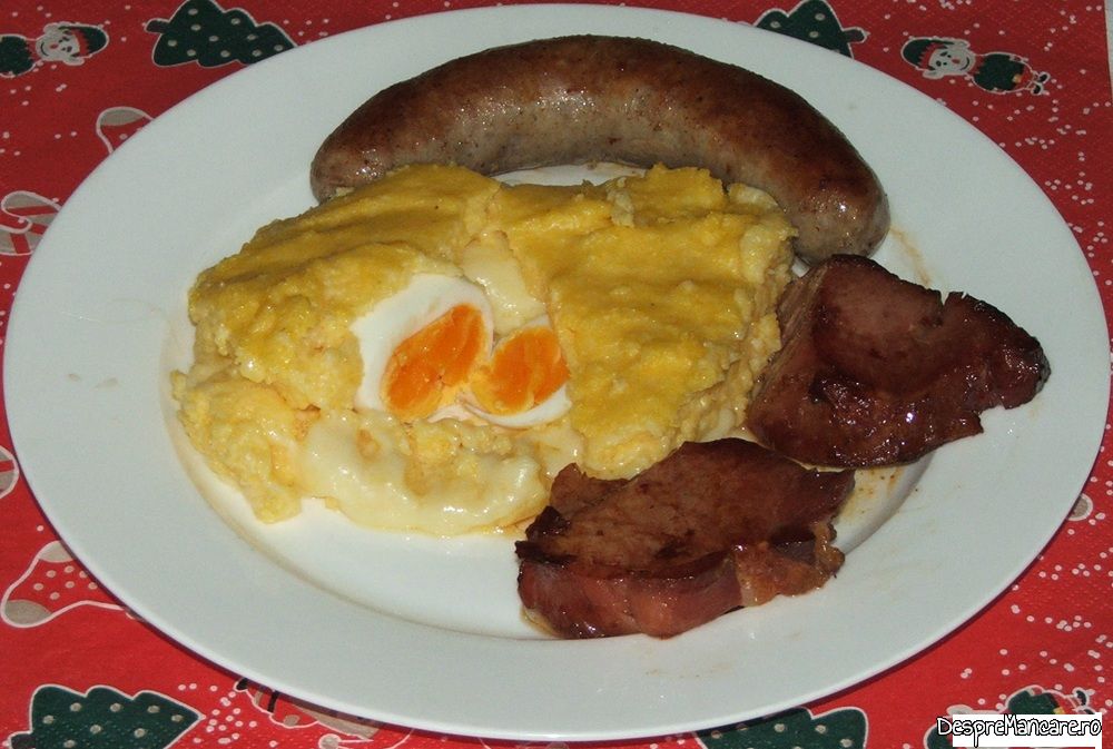 mamaliga boiereasca cu carne afumata si carnati proaspeti praznic de Craciun (14)