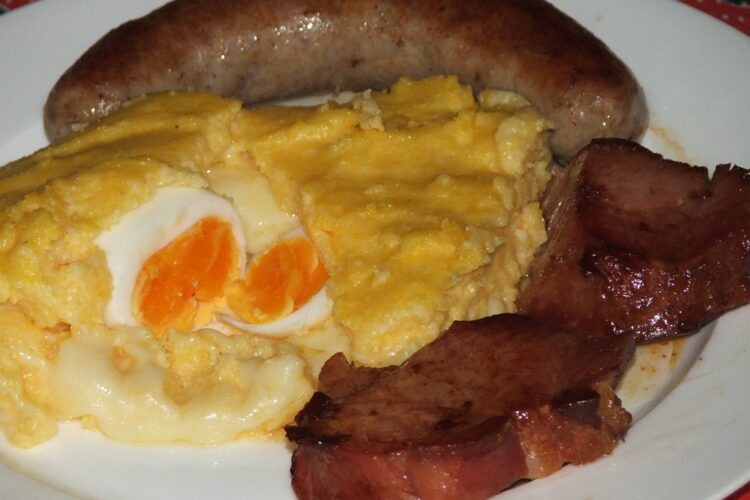 mamaliga boiereasca cu carne afumata si carnati proaspeti praznic de Craciun (15)