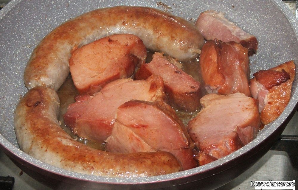 mamaliga boiereasca cu carne afumata si carnati proaspeti praznic de Craciun (7)