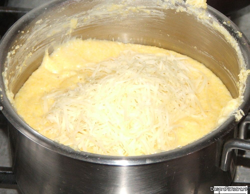 mamaliga boiereasca cu carne afumata si carnati proaspeti praznic de Craciun (8)