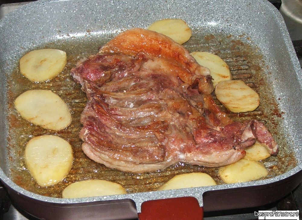 pastrama de miel cu cartofi la tigaia gril (6)