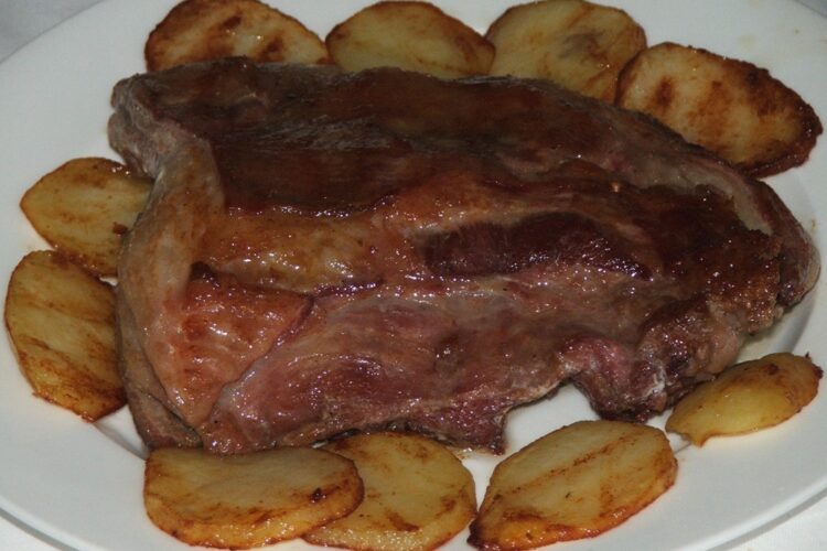 pastrama de miel cu cartofi la tigaia gril (8)