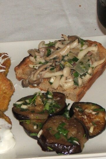 festin cu vinete pane', salata de vinete cu mujdei si sandvis cu ciuperci sitachi (10) Copy