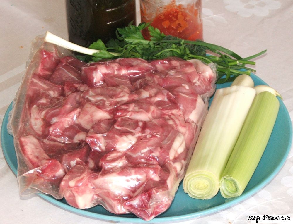 tocanita din coaste si pulpa de miel cu praz si suc de rosii (1)