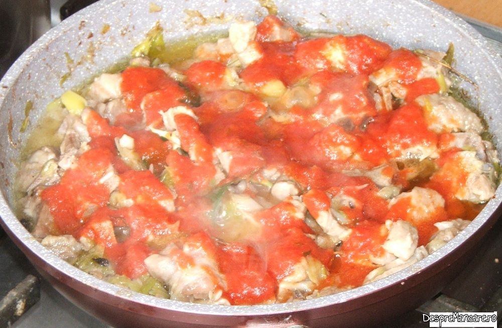 tocanita din coaste si pulpa de miel cu praz si suc de rosii (12)