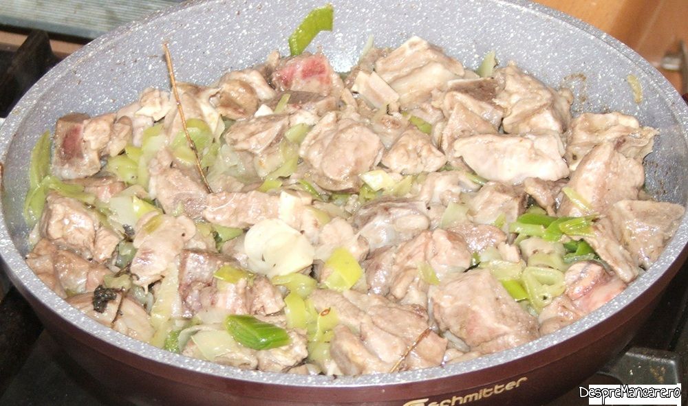 tocanita din coaste si pulpa de miel cu praz si suc de rosii (9)