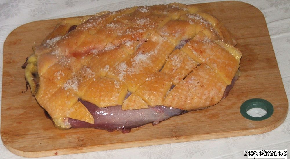 piept de gasca copt in tigaia de fonta cu cartofi la cuptor (2)