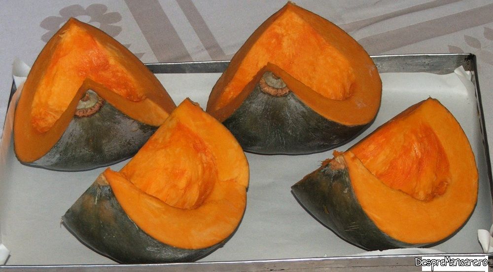 dovleac copt servit cu nuci alune ,miere si smantana (3)