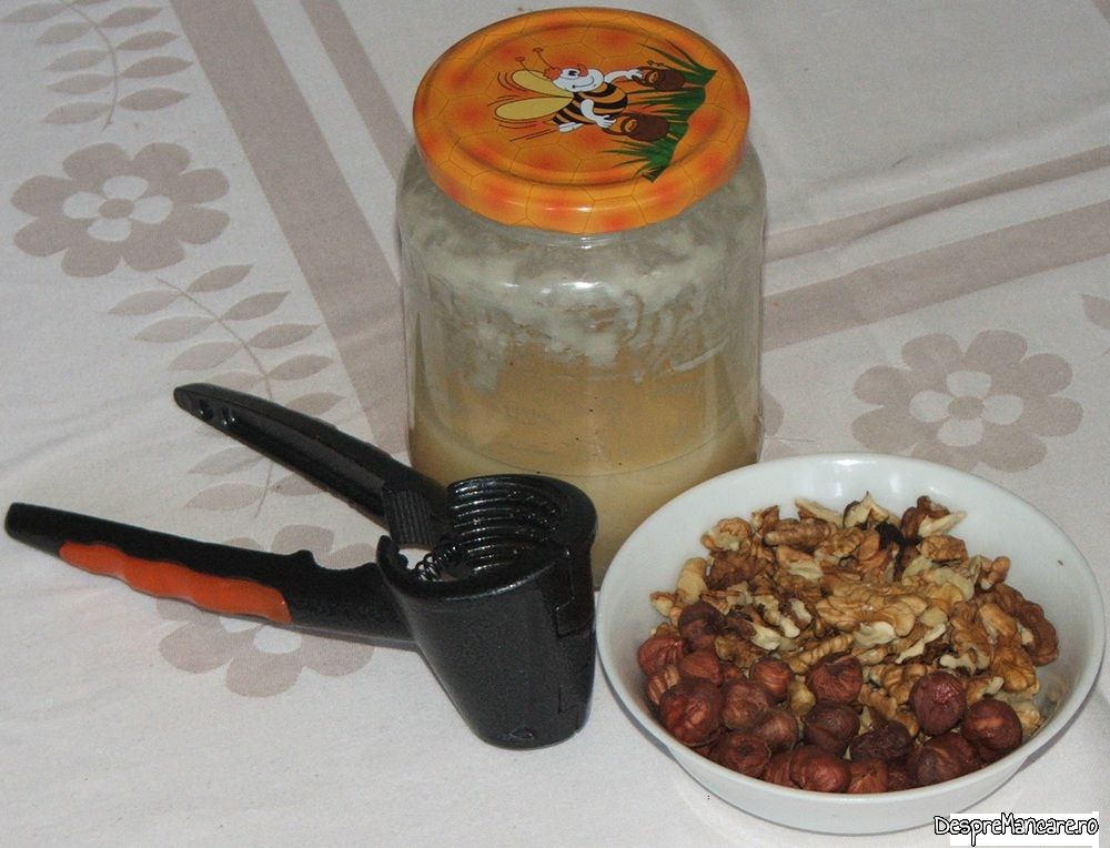 dovleac copt servit cu nuci alune ,miere si smantana (5)