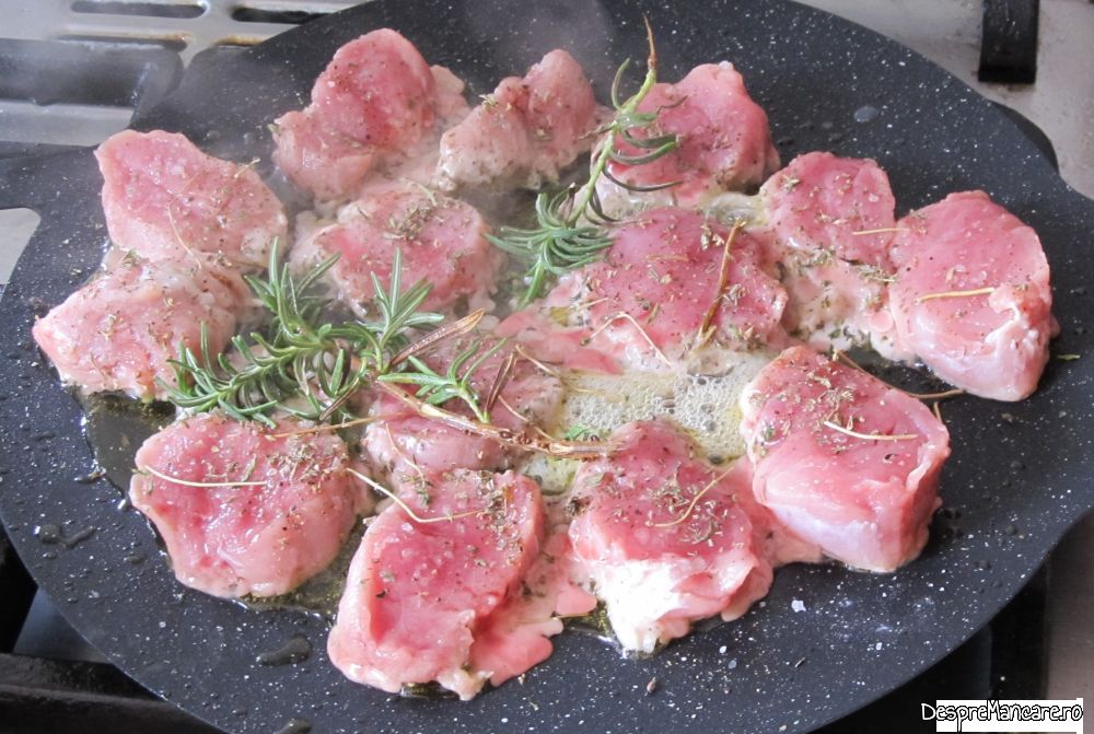 muschiulet de porc fript pe tigia japoneza, cu cartofi la cuptor (9)