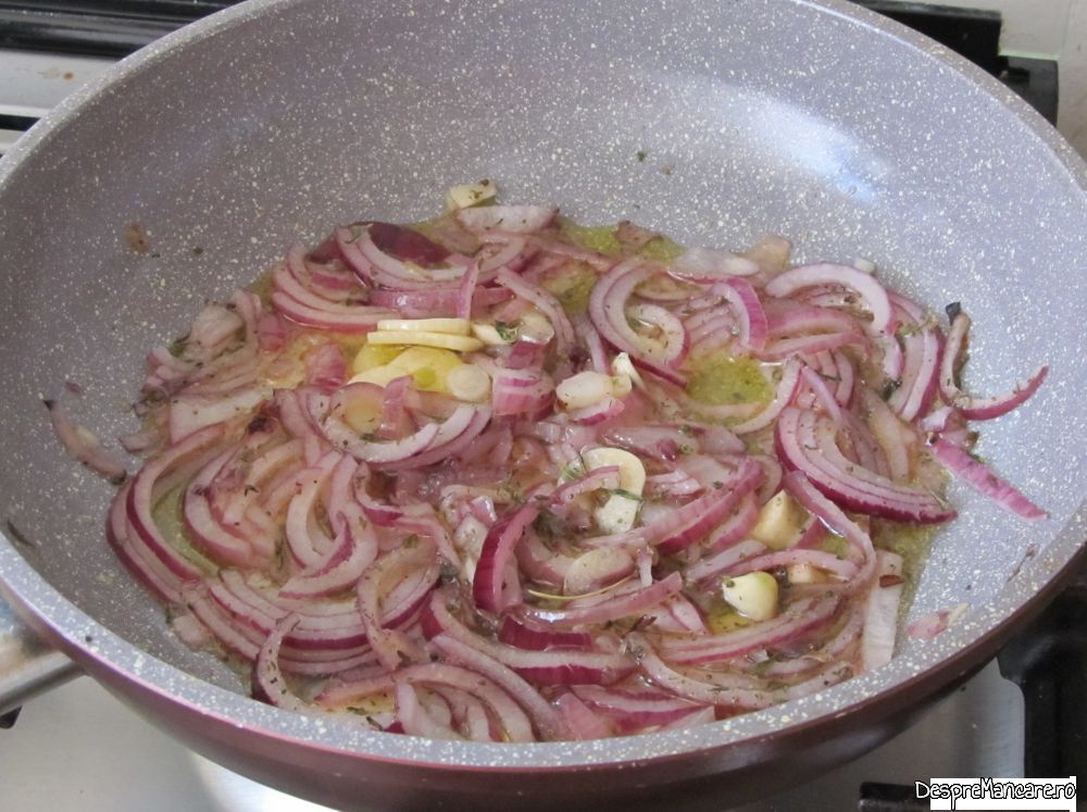 mititei la tigaia gril cu garnitura de ciuperci si salata orientala (4)