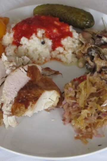 curcan intreg dichisit cu unt, la cuptor, servit cu garnituri diferite (24)