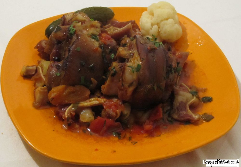 mancarica din genunchi si urechi de porc (14)