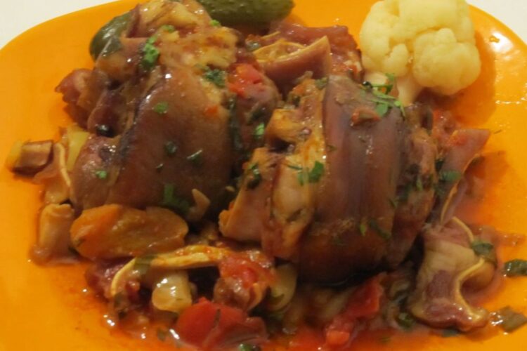 mancarica din genunchi si urechi de porc (15)